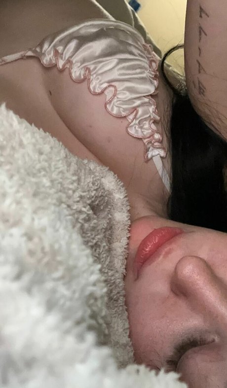 Noah Cyrus model perfect pictures