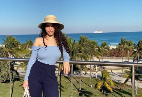 sexy ladyboy onlyfans hot sexy img