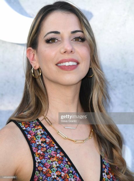 Laura Bailey erotic actress pic