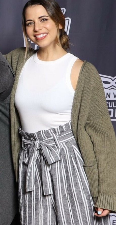 Laura Bailey nice pornstar pictures