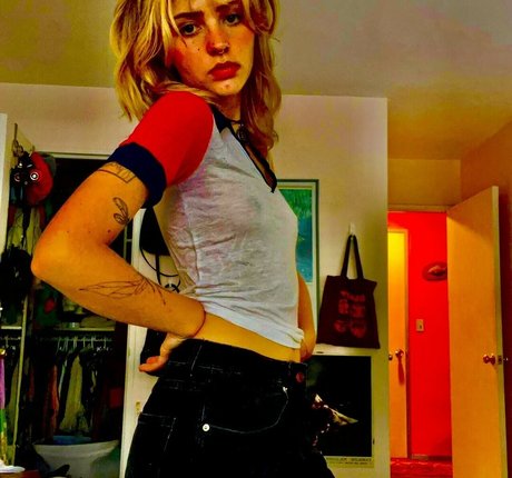 Hadley Nelson art model photo