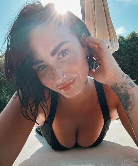 Demi Lovato star nude picture