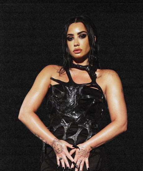 Demi Lovato adult model images