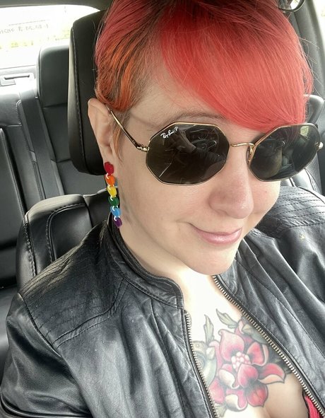 PushingUpRoses model sexy pictures