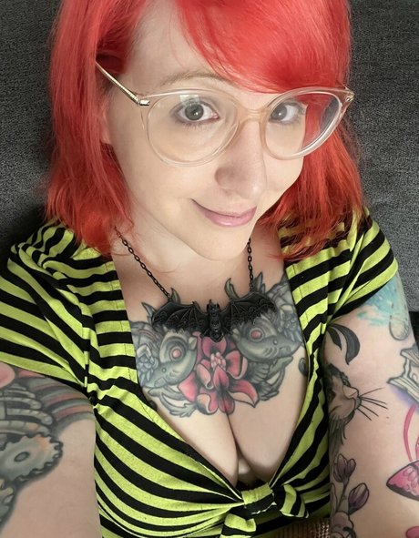 PushingUpRoses model perfect images