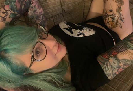 PushingUpRoses star erotic pics