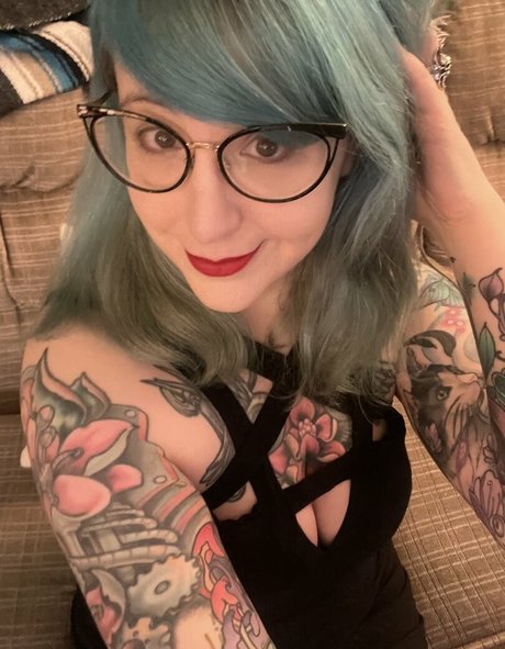 PushingUpRoses hd actress pic