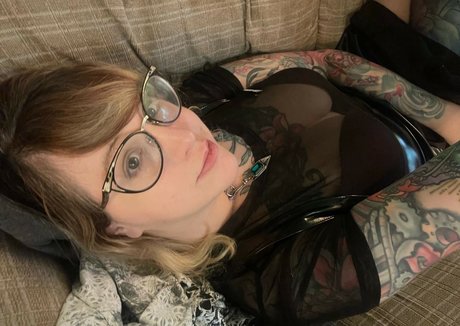 PushingUpRoses adult model gallery