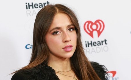 Tate McRae star nudes image