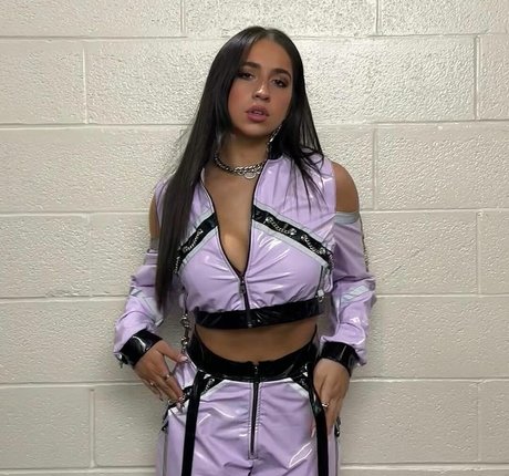 Tate McRae model naked picture