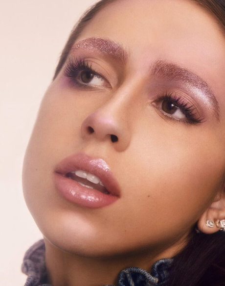 Tate McRae model perfect images