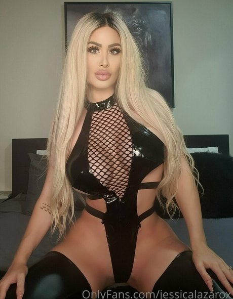 lesbian kissing onlyfans free naked img