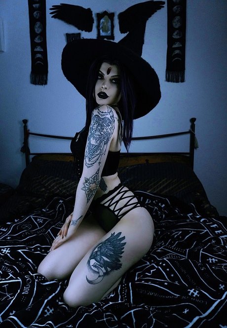 FaerieBlossom nude model archive