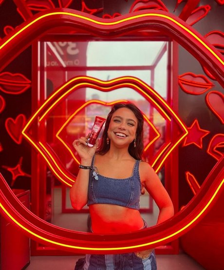 Bruna Carvalho adult model photo