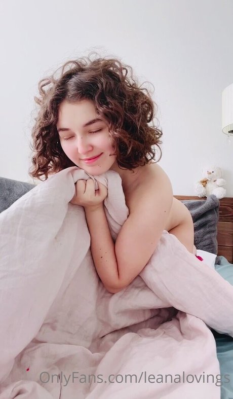 Leana Lovings naked pornstar pic