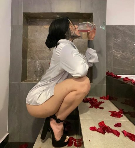 Merce Uhia sexy star gallery