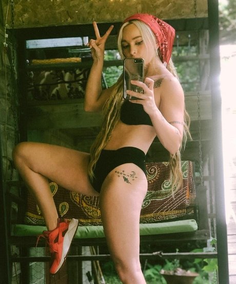 Eliza Grace model pornographic photo