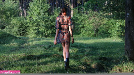 pretty ebony onlyfans naked archive