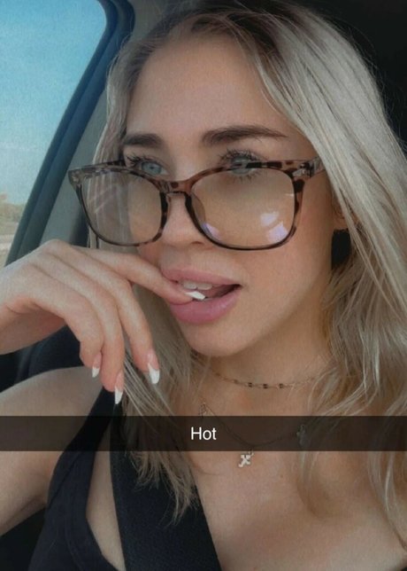 Hailsbee model hd pic