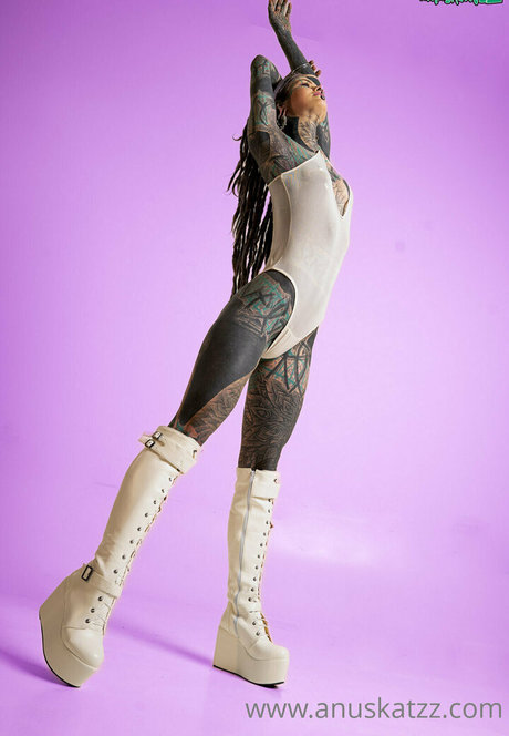 Anuskatzz art star gallery