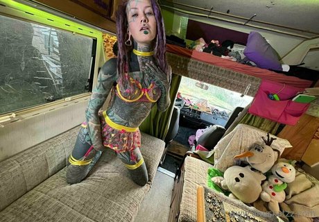 Anuskatzz free model pic