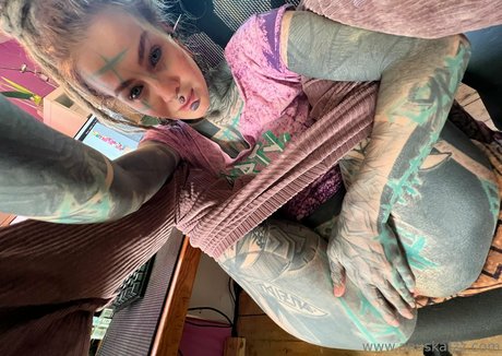 Anuskatzz nude model galleries