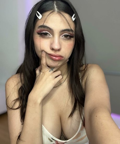 iaaras2 model pornographic photos