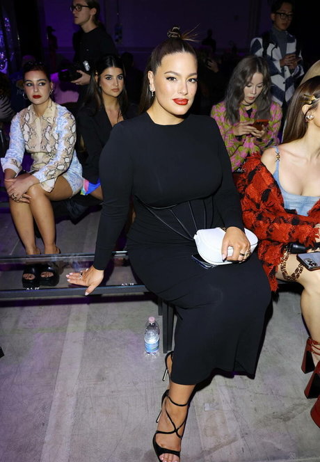 Ashley Graham naked star pic