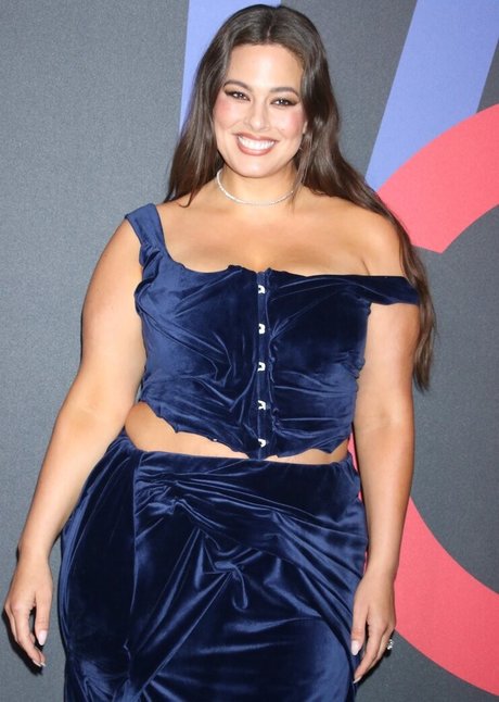 Ashley Graham nude star photo