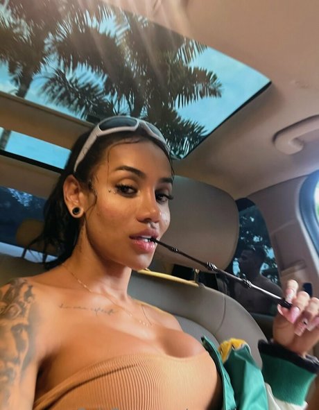 sweetlaurasaenz nude pornstar galleries