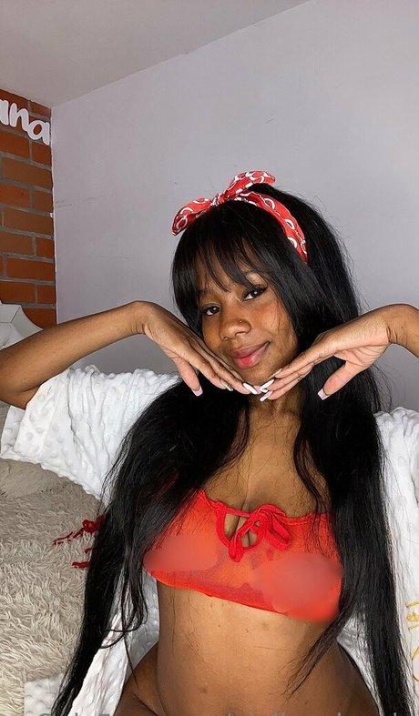 Giuliavalencia star pretty img