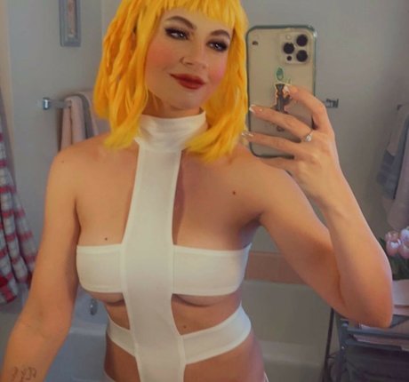 That Star Wars Girl nice star pic