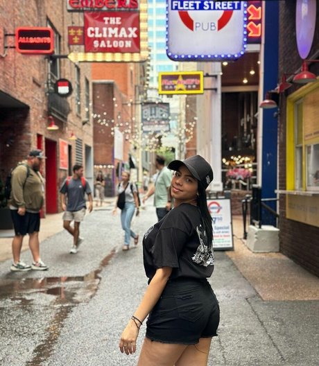 Luisianny Rondon free pornstar galleries