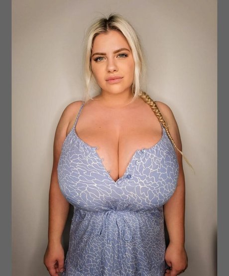 Nina Phoenix sexy star gallery