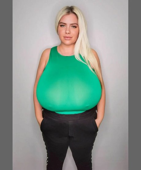 Nina Phoenix hd actress pics