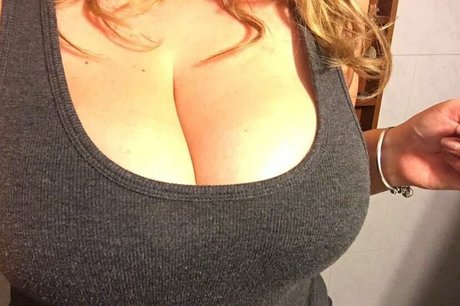 XLeila89 pornstar naked image