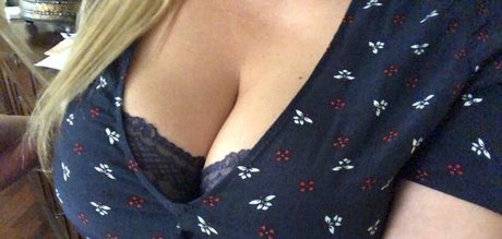 XLeila89 naked actress picture