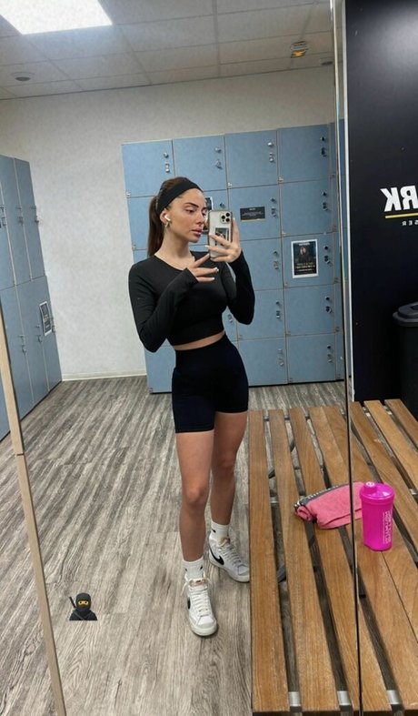 Bella mnz nude star photo