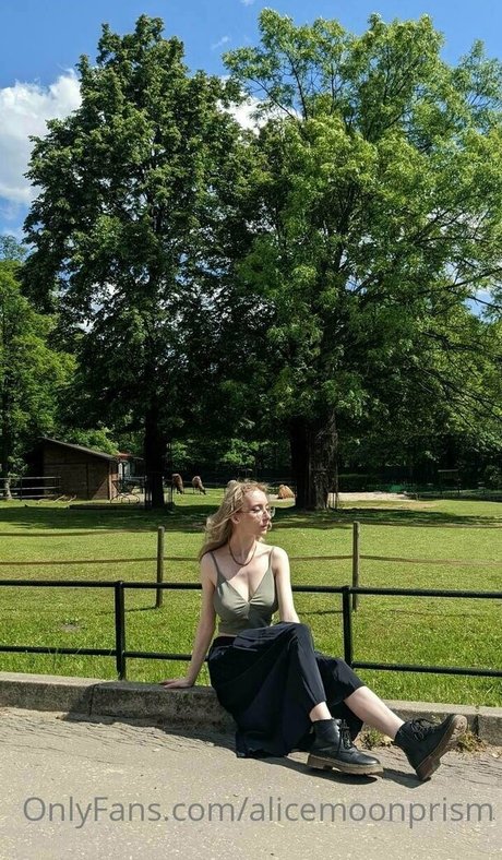 pregnant teacher onlyfans sexy photo