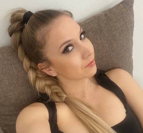 blonde yoga onlyfans art nude picture