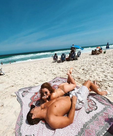 Larissa Manoela model pretty image