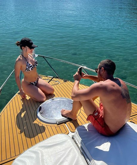 Larissa Manoela adult actress pic