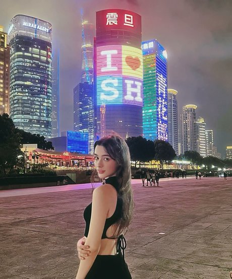 Dasha Taran naked pornstar photo