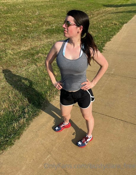 bustyciara free model best photo