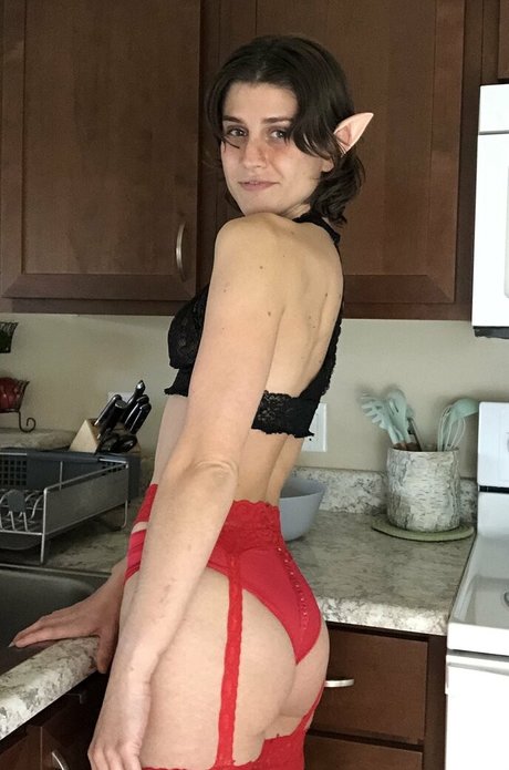 emmayearose erotic actress galleries