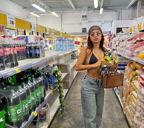 Isabela Merced Quick model image