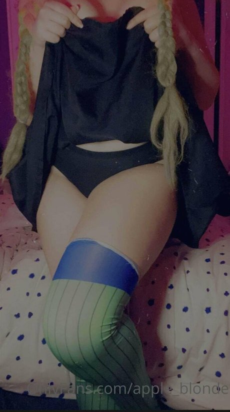 AppleBlonde xxx actress photos