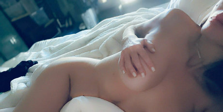 flirtyflightb2 model nude picture