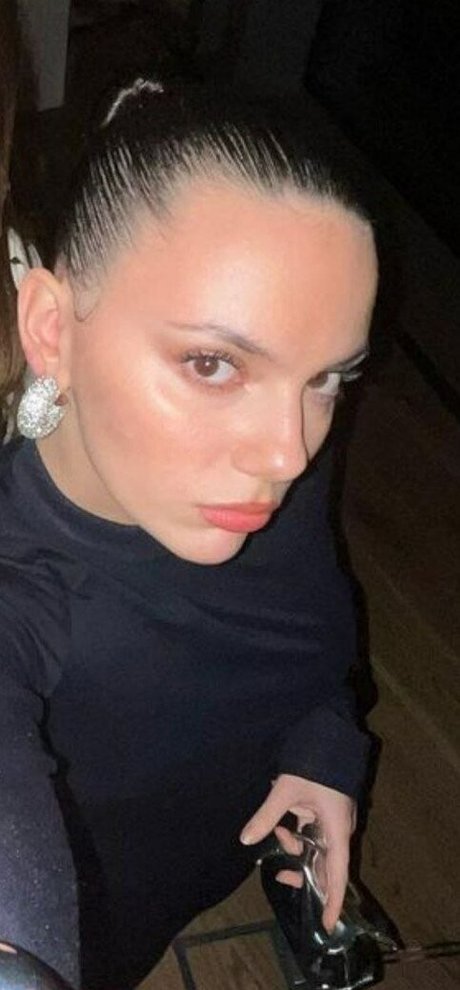 Dafne Keen model sexy pictures