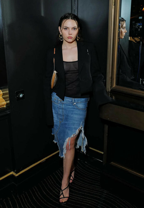 Dafne Keen nudes model images